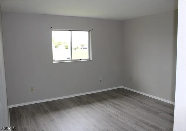 Listing Photo 5 - Condo for sale in building located at 511 Se 5Th Pl, Cape Coral, FL 33990