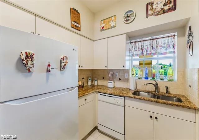 Listing Photo 5 - Condo for sale in building located at 950 Hancock Creek S Blvd, Cape Coral, FL 33909 - Unit #423