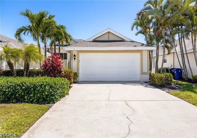 Listing Photo 3 - Condo for sale in building located at 4342 Avian Ave, Fort Myers, FL 33916
