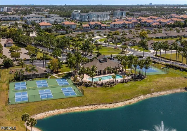 Listing Photo 2 - Condo for sale in building located at 4342 Avian Ave, Fort Myers, FL 33916