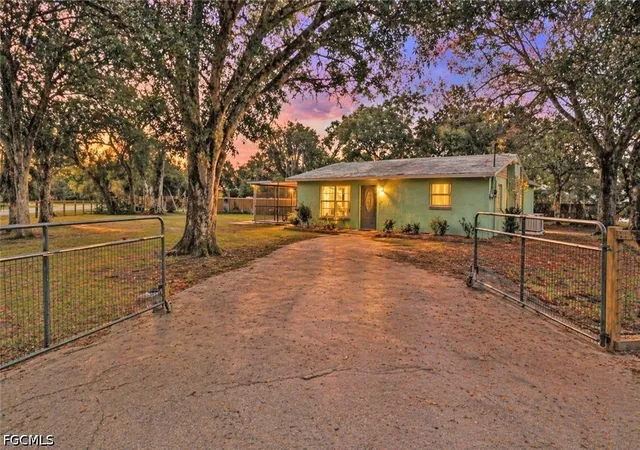 Homes for sale in Alva, FL | 2431 Lippincott Rd, Alva, FL 33920 | MLS# 2026018464