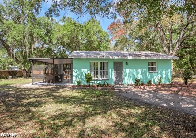 Homes for sale in Alva, FL | 2431 Lippincott Rd, Alva, FL 33920 | MLS# 2026018464