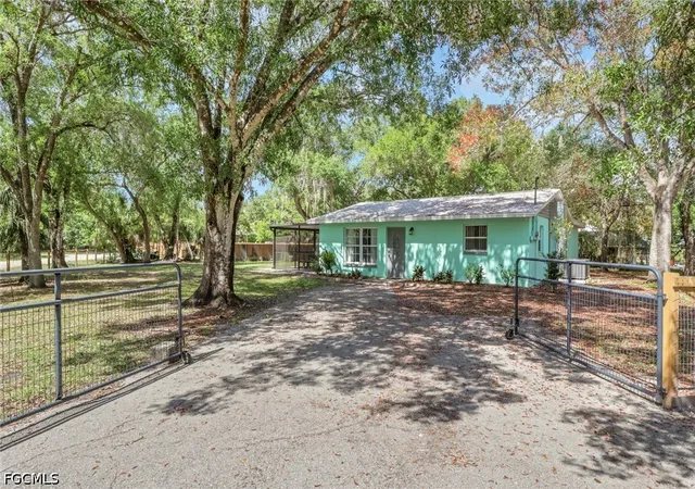 Homes for sale in Alva, FL | 2431 Lippincott Rd, Alva, FL 33920 | MLS# 2026018464