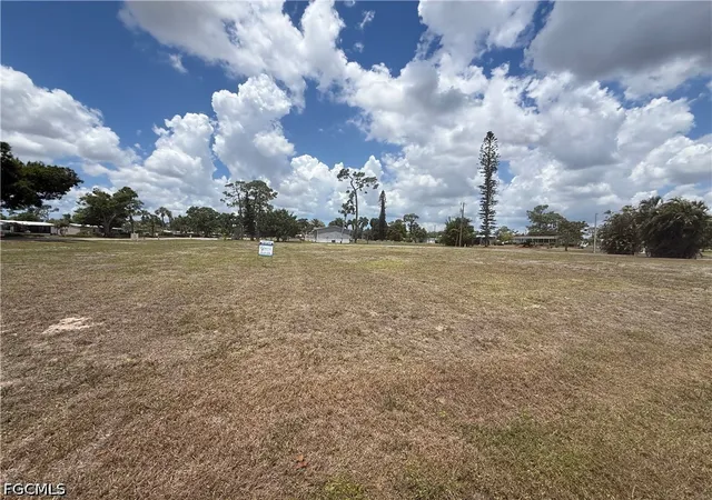 4th image of 19279 Arrowhead Ln, North Fort Myers, FL 33903 | MLS# 2026018506