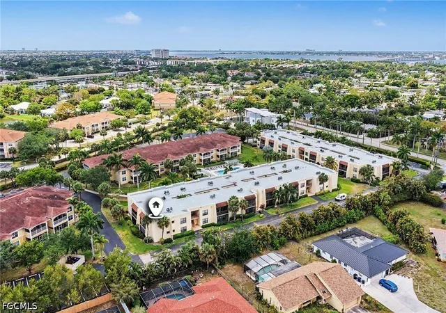 2nd image of 12501 Mcgregor Blvd, Fort Myers, FL 33919