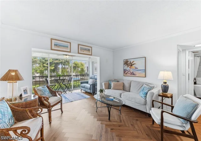 Listing Photo 5 - Condo for sale in building located at 1100 Little Neck Ct, Naples, FL 34102 - Unit #F52