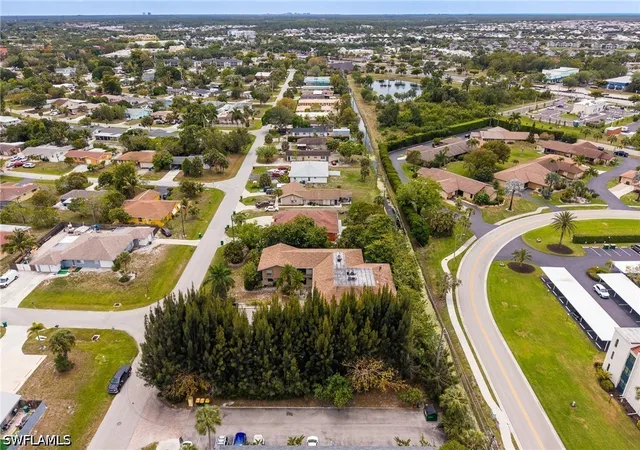 Homes for sale in Naples, FL | 4300 Gulfstream Drive, Naples, FL 34112 | Houzeo