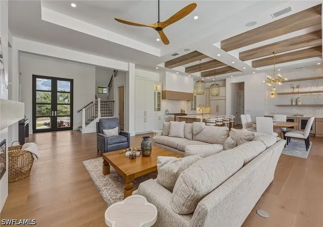 Photo 3 of Sale Pending at 810 Elm Ct, Marco Island, FL 34145 | MLS# 226017053 | Listing updated on 2026-07-17