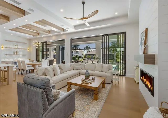 Photo 4 of Sale Pending at 810 Elm Ct, Marco Island, FL 34145 | MLS# 226017053 | Listing updated on 2026-07-17