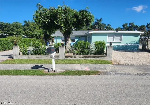 Photo 1 of Single family home for sale at 4707 Duera Mae Dr, Fort Myers, FL 33908 | MLS# 2026019019 | Listing updated on 2026-04-25