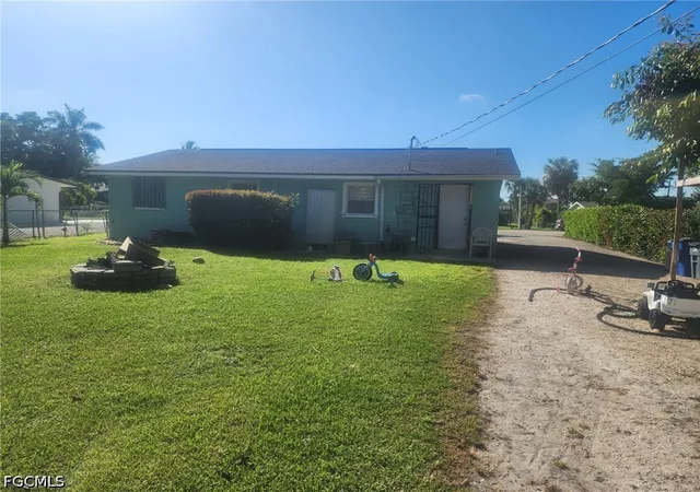 Photo 3 of Single family home for sale at 4707 Duera Mae Dr, Fort Myers, FL 33908 | MLS# 2026019019 | Listing updated on 2026-04-25