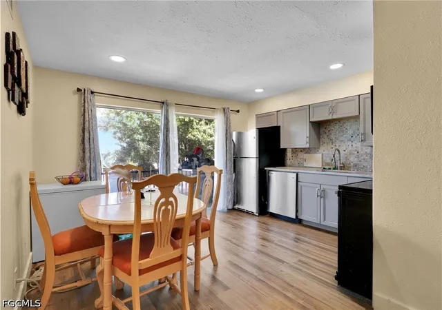 Listing Photo 4 - Condo for sale in building located at 1560 Colonial Blvd, Fort Myers, FL 33907 - Unit #235