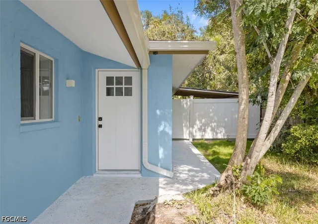 1st image of 817 819 Indiana Ave, Fort Myers, FL 33919 | MLS# 2026019292