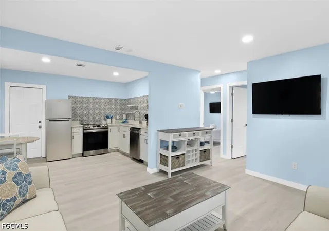 2nd image of 817 819 Indiana Ave, Fort Myers, FL 33919 | MLS# 2026019292