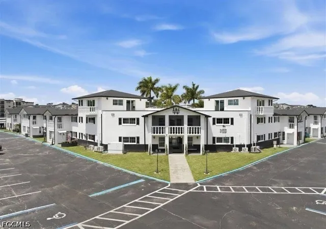 Homes for sale in Fort Myers, FL | 3704 Broadway #217, Fort Myers, FL 33901 | MLS# 2026019309