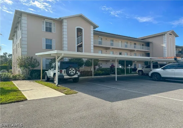 3rd image of 3250 Cypress Gln Wy, Naples, FL 34109