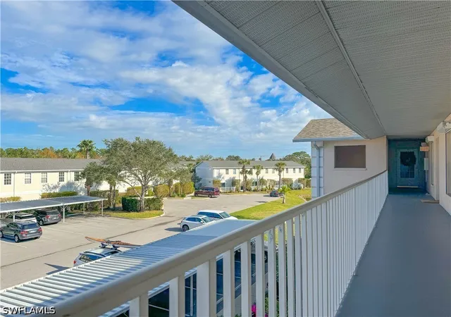 5th image of 3250 Cypress Gln Wy, Naples, FL 34109