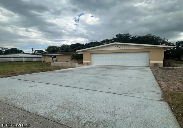 Photo 3 of Single family home for sale at 904 Leeland Hights Blvd, Lehigh Acres, FL 33936 | MLS# 2026019369 | Listing updated on 2026-07-29