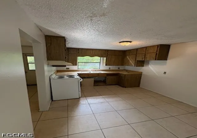 2nd image of 2558 N County 470, Lake Panasoffkee, FL 33538 | MLS# 2026019472