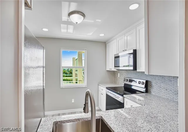 Listing Photo 4 - Condo for sale in building located at 6220 Augusta Dr, Fort Myers, FL 33907 - Unit #311