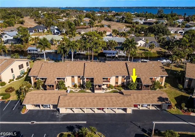 2nd image of 15350 Moonraker Ct, North Fort Myers, FL 33917