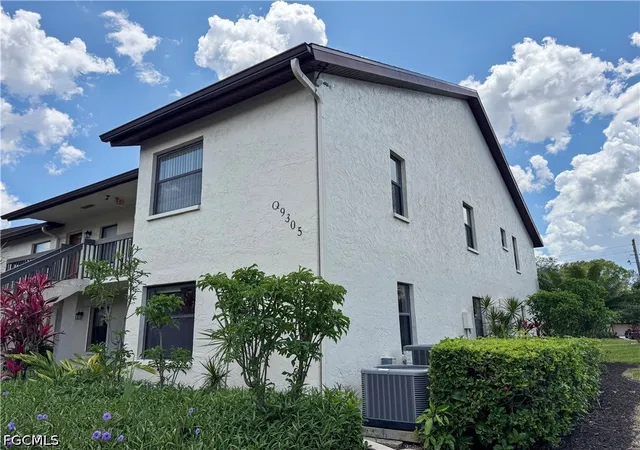 2nd image of 9305 Lake Park Dr #104, Fort Myers, FL 33919 | MLS# 2026019682