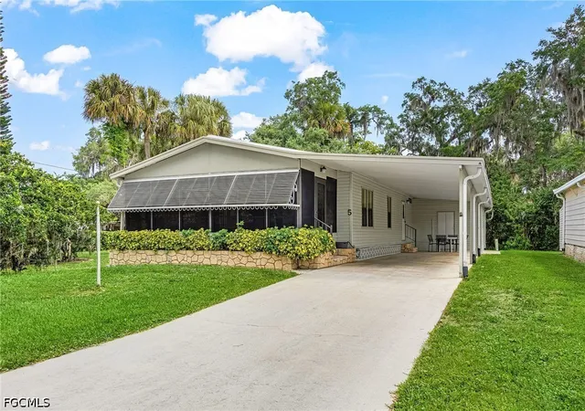 Homes for sale in Alva, FL | 5 Erica St, Alva, FL 33920 | MLS# 2026019766