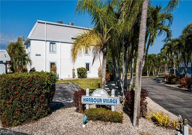 Listing Photo 2 - Condo for sale in building located at 3914 Orange Grv Blvd, North Fort Myers, FL 33903 - Unit #1
