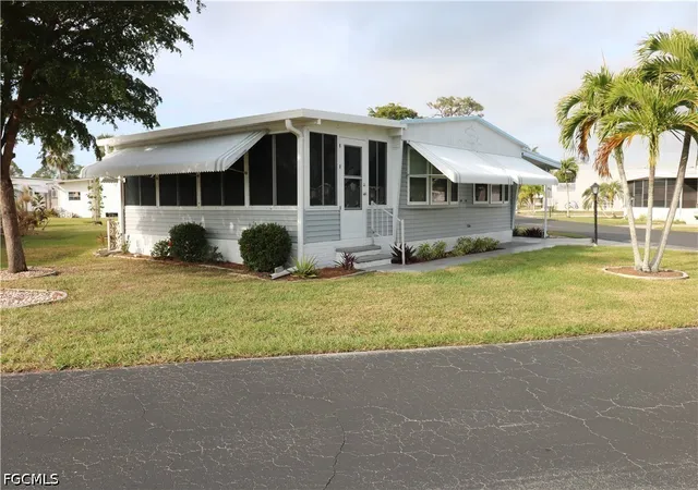 Photo 4 of Manufactured home for sale at 116 Coachlight Dr, Fort Myers, FL 33908 | MLS# 2026019847 | Listing updated on 2026-06-27
