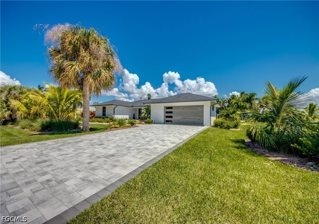 Photo 2 of Single family home for sale at 1022 Lindgren Blvd, Sanibel, FL 33957 | MLS# 2026020138 | Listing updated on 2026-10-01