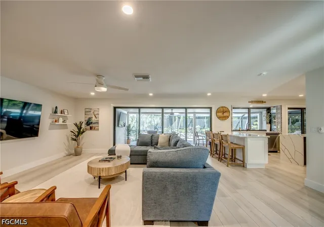 Photo 3 of Single family home for sale at 1022 Lindgren Blvd, Sanibel, FL 33957 | MLS# 2026020138 | Listing updated on 2026-10-01