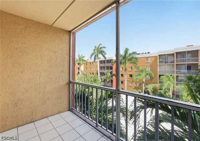 Homes for sale in Fort Myers, FL | 2366 E Mall Drive, Fort Myers, FL 33901 | Houzeo