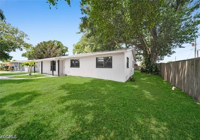 4th image of 2085 E Tobago Cir, Fort Myers, FL 33905 | MLS# 2026020221