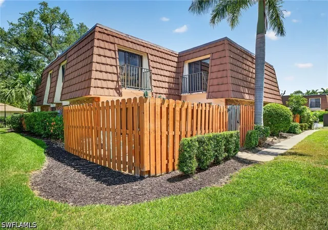 3rd image of 1466 Park Shore Cir #3, Fort Myers, FL 33901 | MLS# 226018135