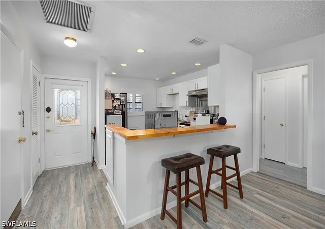 3rd image of 1513 Edgewater Cir, Fort Myers, FL 33919 | MLS# 226018216