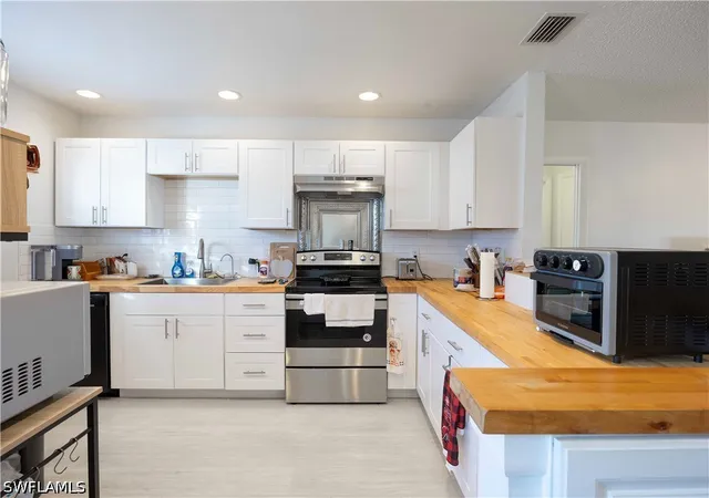 4th image of 1513 Edgewater Cir, Fort Myers, FL 33919 | MLS# 226018216