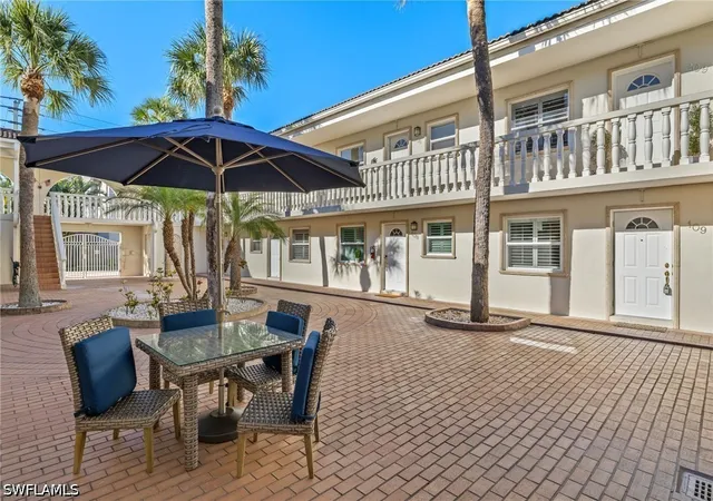 2nd image of 980 7Th Ave S, Naples, FL 34102