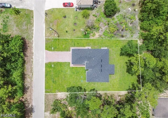 Homes for sale in Alva, FL | 2005 Robert Ave, Alva, FL 33920 | MLS# 2026020535