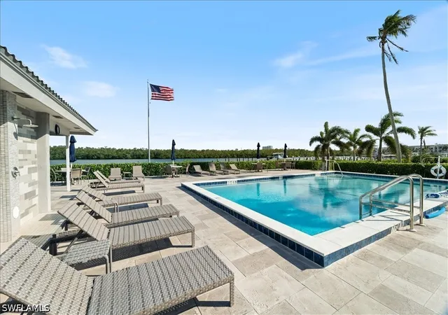 4th image of 307 Goodlette-Frank Rd S, Naples, FL 34102