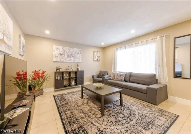 Listing Photo 4 - Condo for sale in building located at 4605 Bayshore Dr, Naples, FL 34112 - Unit #G2