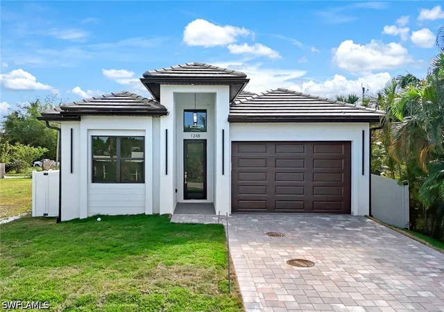 Photo 3 of Single family home for sale at 1248 Trail Ter Dr, Naples, FL 34103 | MLS# 226018548 | Listing updated on 2026-05-06
