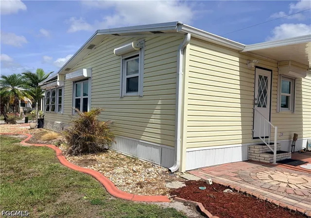 Homes for sale in North Fort Myers, FL | 3134 Linwood Dr, North Fort Myers, FL 33917 | MLS# 2026020709