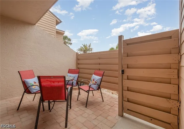 3rd image of 898 Buttonwood Dr, Fort Myers Beach, FL 33931