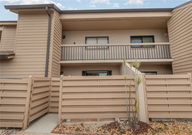 5th image of 898 Buttonwood Dr, Fort Myers Beach, FL 33931