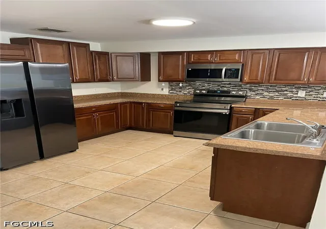 2nd image of 1154 Sw 47th Ter, Cape Coral, FL 33914 | MLS# 2026020753