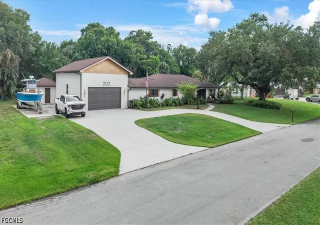 3rd image of 202 Ridgewood Ave, Clewiston, FL 33440 | MLS# 2026020965