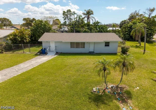 Photo 2 of Single family home for sale at 4631 New Hvn Dr, Fort Myers, FL 33908 | MLS# 2026020979 | Listing updated on 2026-06-18
