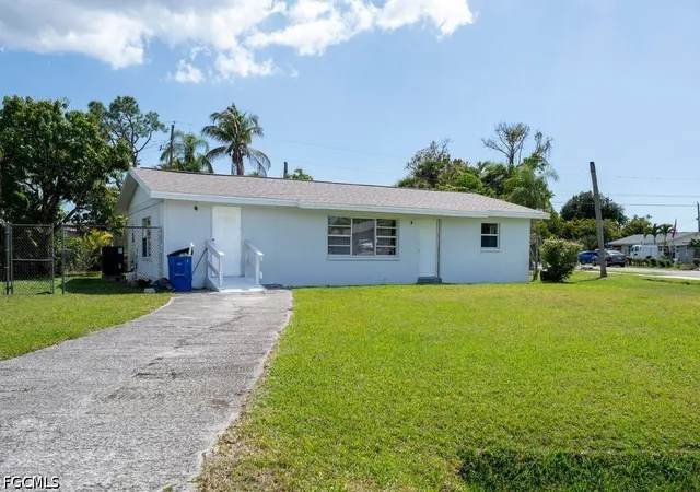 Photo 3 of Single family home for sale at 4631 New Hvn Dr, Fort Myers, FL 33908 | MLS# 2026020979 | Listing updated on 2026-06-18