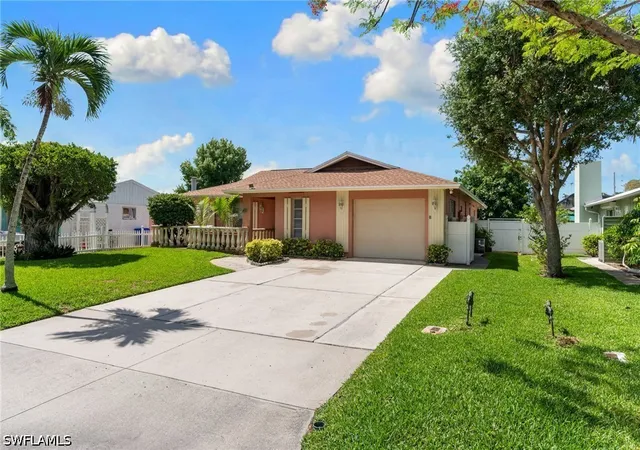Photo 2 of Sale Pending at 1020 28th Avenue N, Naples, FL 34103 | MLS# 226018820 | Listing updated on 2026-07-23