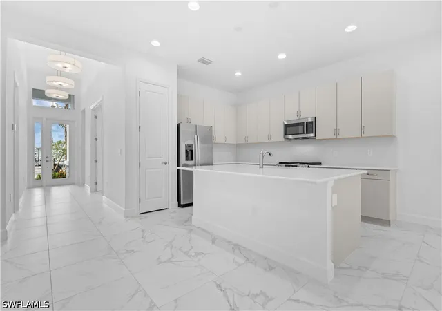 Photo 3 of Sale Pending at 2589 Kingfisher Dr, Naples, FL 34112 | MLS# 226018768 | Listing updated on 2026-06-29